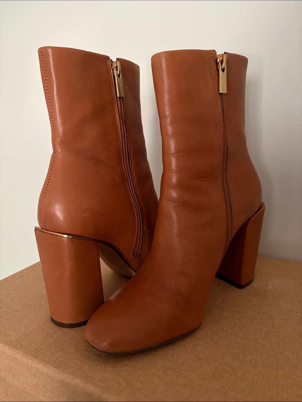 Vince Camuto Cognac Leather Block-Heel Ankle Boots sz 8